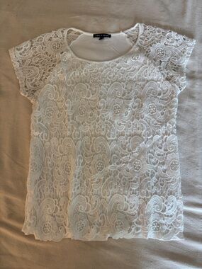 Cable & Gauge White Lace Overlay Short Sleeve Tee